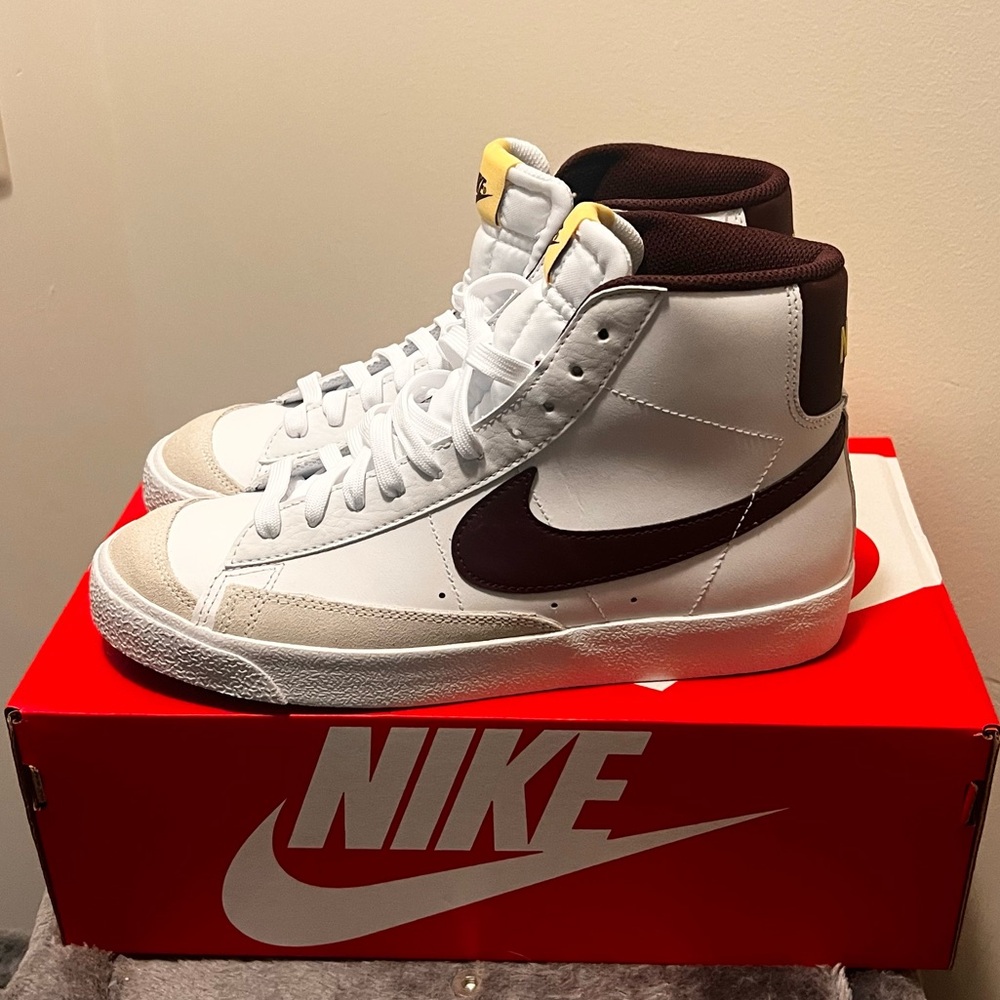 Nike Blaze Mid 77’
Kids 7Y/Womens 8.5